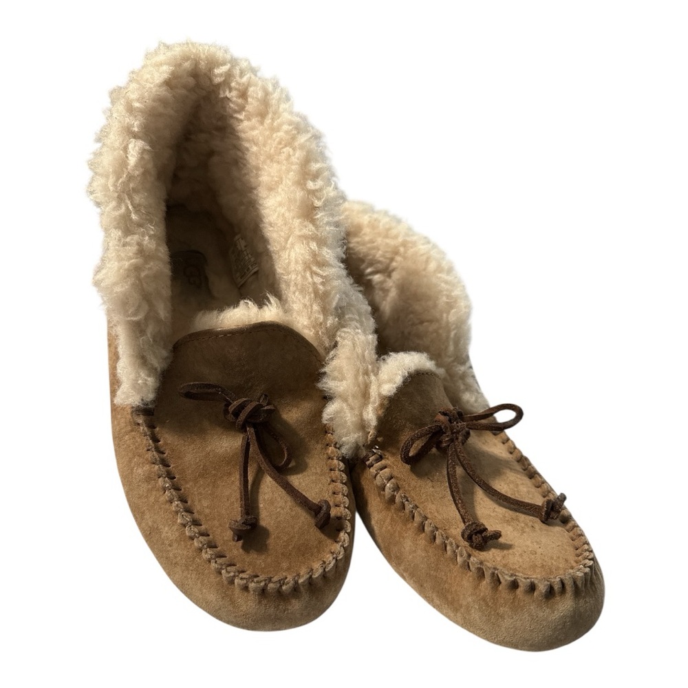 UGG Moccasin Slippers Chestnut Shearling Women’s Size 7 Cozy Cabin-core Warmth
